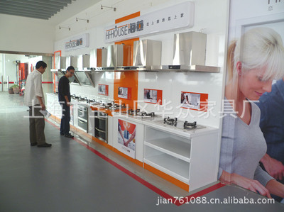 工廠直銷 實木展柜與烤漆展示柜 上海市寶山區華眾家具廠的展覽展示服務